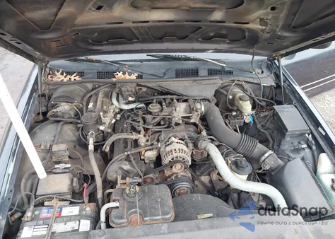 2000 Ford Crown Victoria Police Interceptor from USA, damaged, VIN 2FAFP71W2YX107183